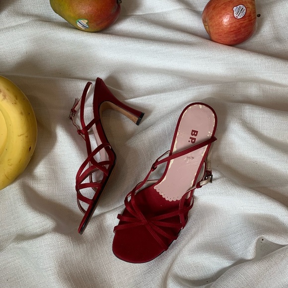 VINTAGE RED STRAPPY HEELS - Picture 2 of 4